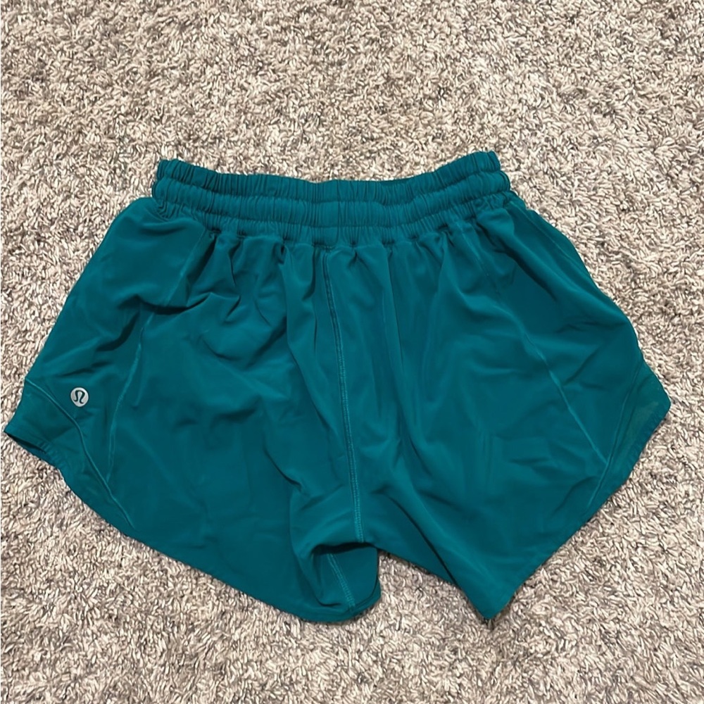 Lululemon Hotty Hot shorts; size 4; 4inch